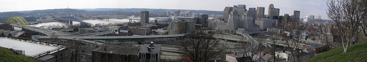 Cincinnati skyline panorama.JPG